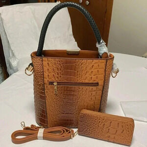 VEGAN LEATHER Purse, bag. Comes w/crossbody strap & matching wallet.